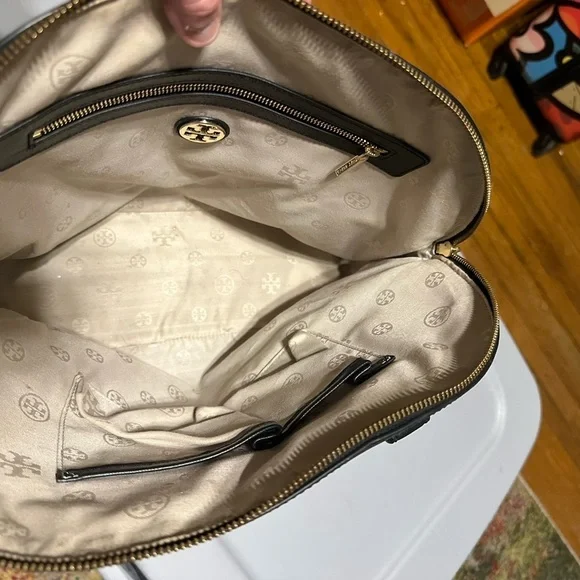 Tory Burch used handbag. About 15” wide and 13 “ tall. This bag is not new.